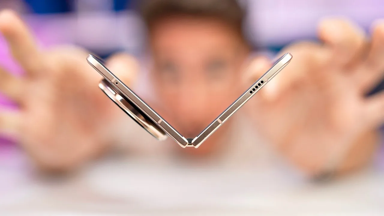samsung frappe fort avec le galaxy z fold 7 : un pliable fin et puissant