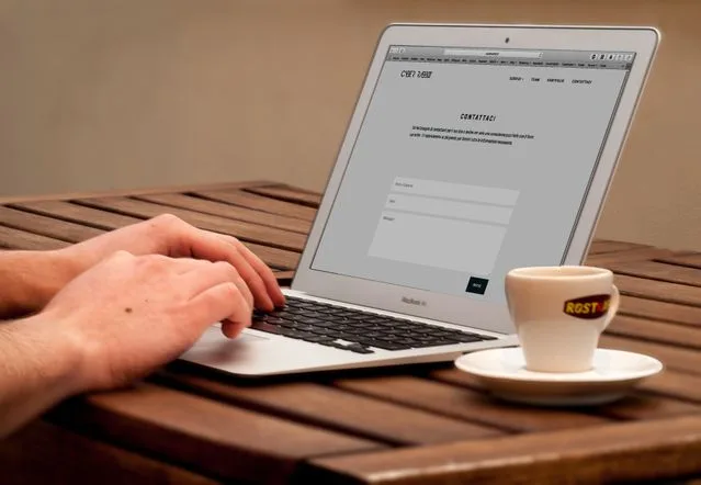 comment les jeunes marques françaises s'imposent sur le web face aux géants internationaux